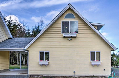 Photo 4 - Charming Port Angeles Studio w/ Deck & Views