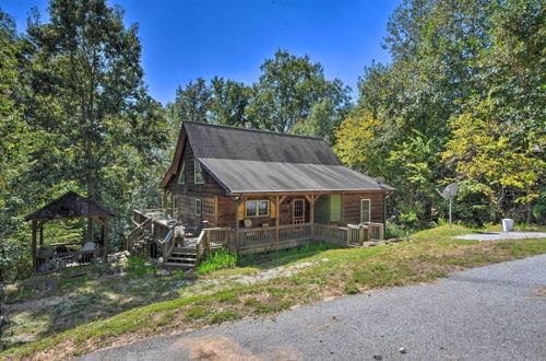 Photo 31 - Lovely Lake Hartwell Retreat: Dock, Deck & Grill