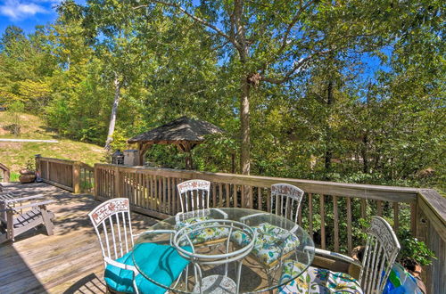 Photo 2 - Lovely Lake Hartwell Retreat: Dock, Deck & Grill