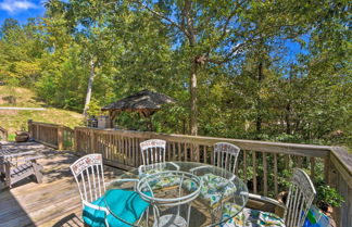 Photo 2 - Lovely Lake Hartwell Retreat: Dock, Deck & Grill