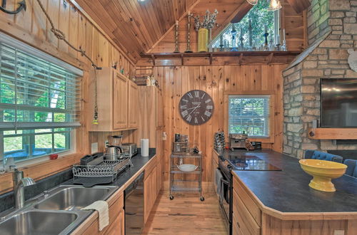 Photo 28 - Lovely Lake Hartwell Retreat: Dock, Deck & Grill