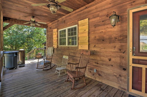 Photo 13 - Lovely Lake Hartwell Retreat: Dock, Deck & Grill