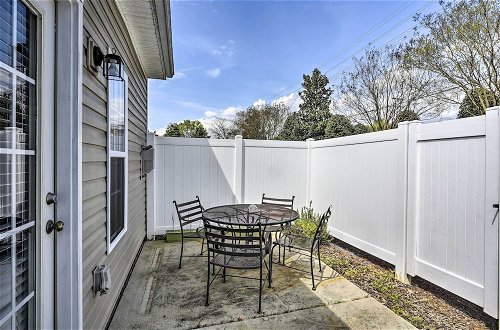 Foto 16 - Inviting High Point Townhome With Patio + Privacy