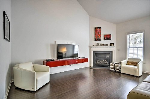 Foto 1 - Inviting High Point Townhome With Patio + Privacy