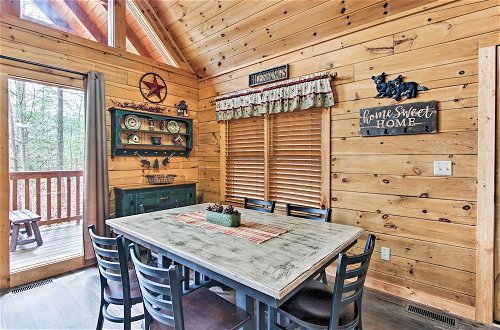 Foto 20 - Gatlinburg Mountain Cabin w/ Grill & Pool Table