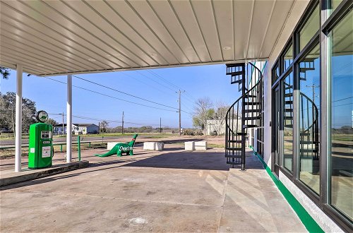 Foto 10 - Unique Texas Home in Converted Gas Station