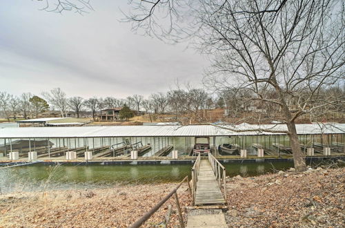 Foto 11 - Updated Lakefront Cabin w/ Deck & Boat Dock