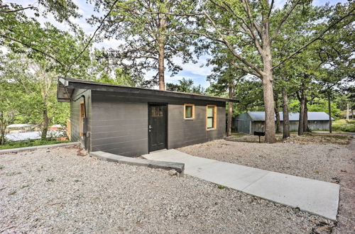 Foto 23 - Updated Lakefront Cabin w/ Deck & Boat Dock