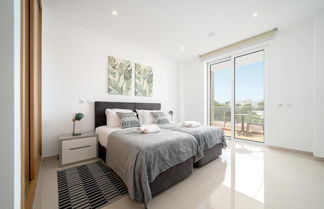 Foto 2 - Sunset Holiday Apartment by Ideal Homes Porto de Mos Lagos