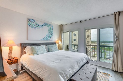 Foto 16 - Resort-style Condo w/ Balconies & Beach Views