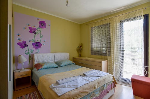 Photo 14 - Sea View Villa w Terrace 10 Min to Beach in Budva