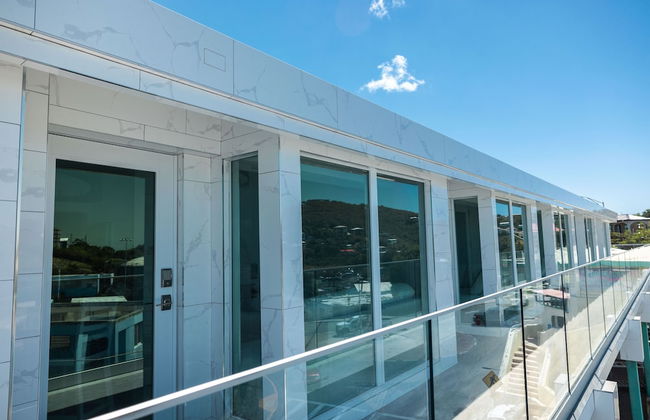 Dolphin Suites - Photo 1