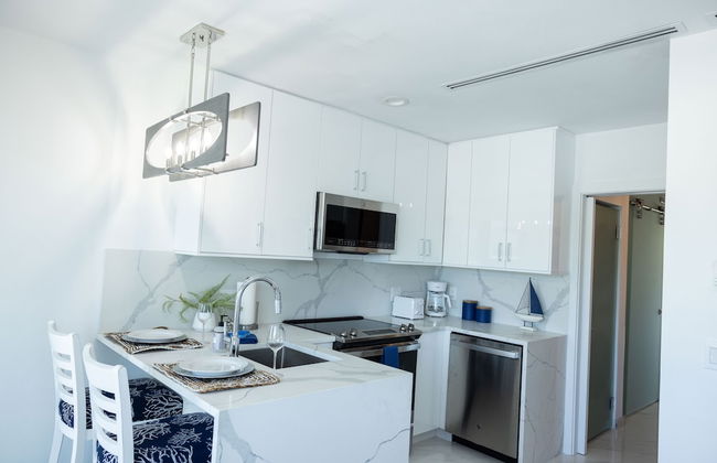 Dolphin Suites - Photo 6