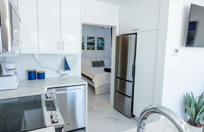 Dolphin Suites - Photo 4