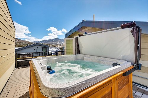 Foto 8 - Luxe Silverthorne Home w/ Rooftop View & Hot Tub