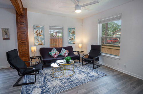 Photo 13 - Charming 4br/2ba Only 5 Mins Downtown & Riverwalk