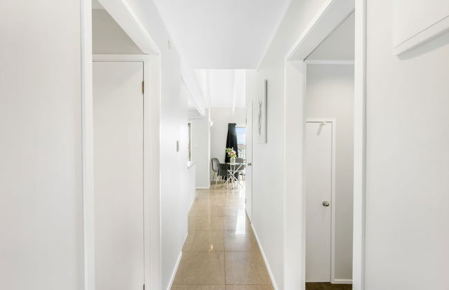 A Home away from Home - Netflix -Parking - Foto 14