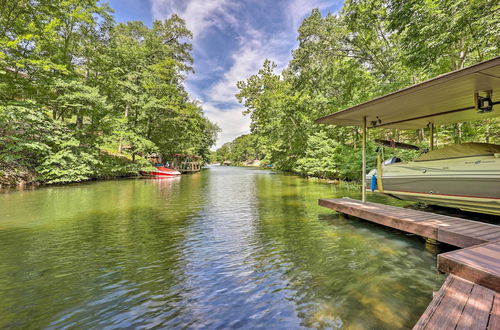 Foto 41 - Lakefront Getaway w/ Private Dock & Kayaks