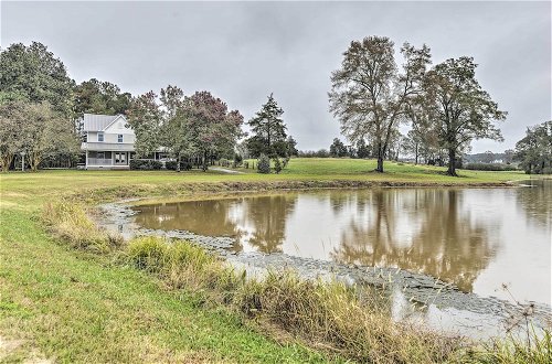 Foto 18 - Remodeled Pittsboro Farmhouse Sitting on 220 Acres