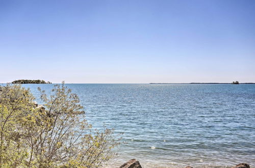 Photo 11 - Waterfront Bass Island Retreat W/balcony + TV