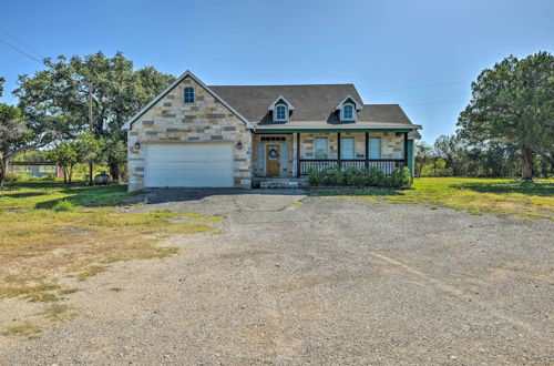 Foto 37 - Gorgeous Luxury Home With Hot Tub Just 3 Miles to Dtwn