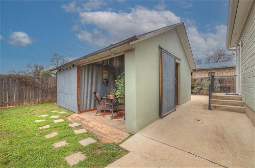 Photo 15 - Charming Bungalow With Spa! Close to Main St