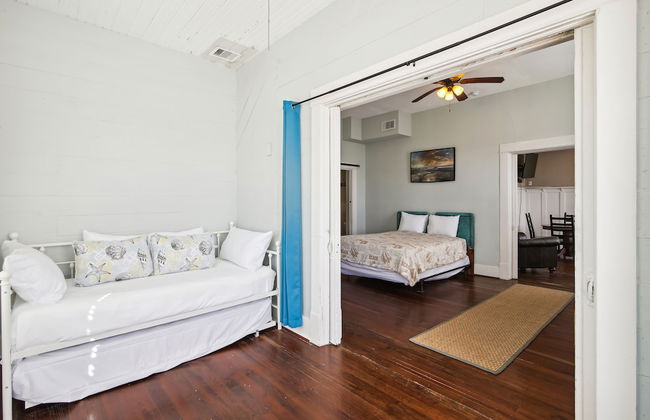The Big Kahuna Manor - Photo 3
