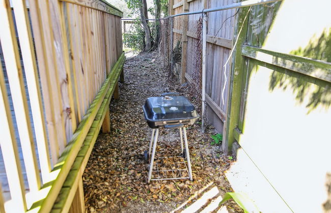 The Big Kahuna Manor - Photo 29