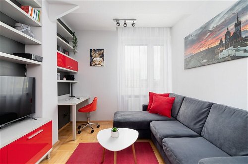 Photo 1 - Modern 1 Bedroom Apartment by Renters