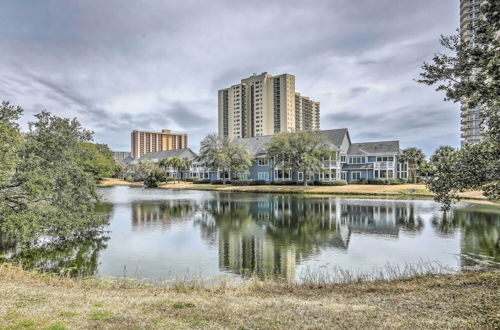 Foto 5 - Myrtle Beach Retreat w/ Ocean Access & Porch