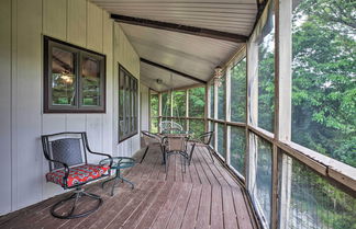 Foto 2 - Grand Rogers Lake Home w/ Game Room & Scenic Views