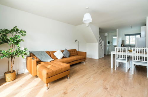 Photo 10 - Sleek and Stylish 2BD Home With a Garden Anerley