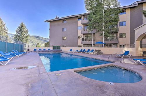 Foto 15 - Inviting Avon Condo w/ Pool & Hot Tub Access