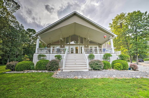 Photo 2 - Kentucky Lake House With a Great Outdoor Space