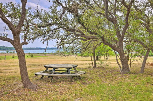 Foto 41 - Spacious Canyon Lake Home on 3-acre Property