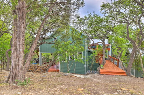 Foto 20 - Spacious Canyon Lake Home on 3-acre Property