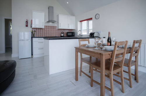 Photo 17 - Campbell - 2 Bedroom Apartment - Pendine