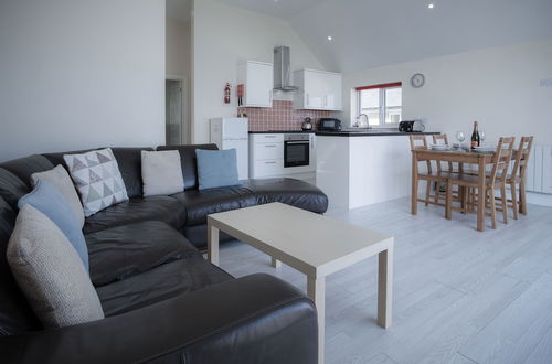 Photo 16 - Campbell - 2 Bedroom Apartment - Pendine