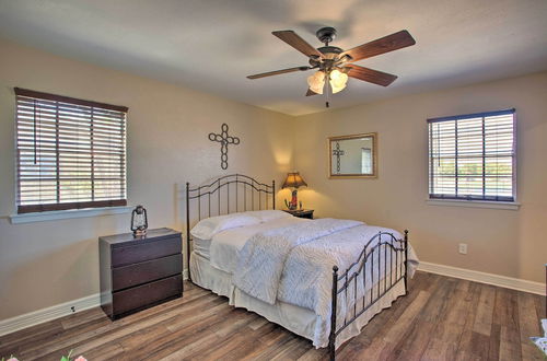 Photo 9 - Spacious Ranch Home in Historic Waxahachie