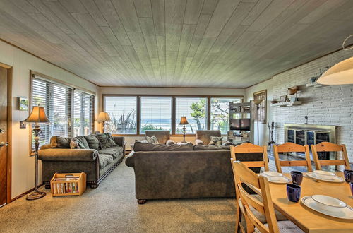 Foto 18 - Oceanfront Escape w/ Pacific Views: Surf & Explore