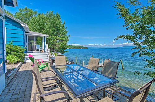 Foto 5 - Winnipesaukee Lakefront Home With Dock & Views