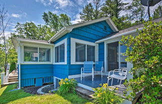 Foto 2 - Winnipesaukee Lakefront Home With Dock & Views