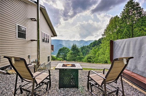 Foto 12 - Blue Ridge Mountain Rental w/ Hot Tub & Gas Grill