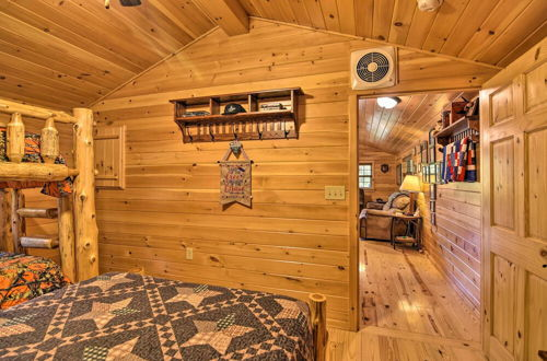 Foto 11 - Hooah Cabin Retreat w/ Grill & Step-free Access