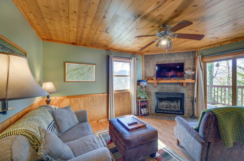 Photo 11 - Charming 'fox Den' Cabin in Whittier w/ Hot Tub