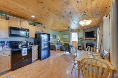 Photo 9 - Charming 'fox Den' Cabin in Whittier w/ Hot Tub