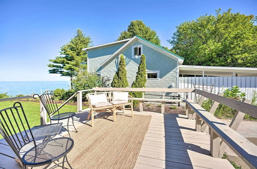 Photo 8 - Modern Lake Michigan Home With 3 Lakefront Decks