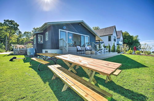 Photo 3 - Modern Lake Michigan Home With 3 Lakefront Decks