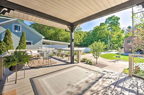 Photo 14 - Modern Lake Michigan Home With 3 Lakefront Decks