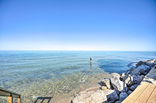 Photo 13 - Modern Lake Michigan Home With 3 Lakefront Decks